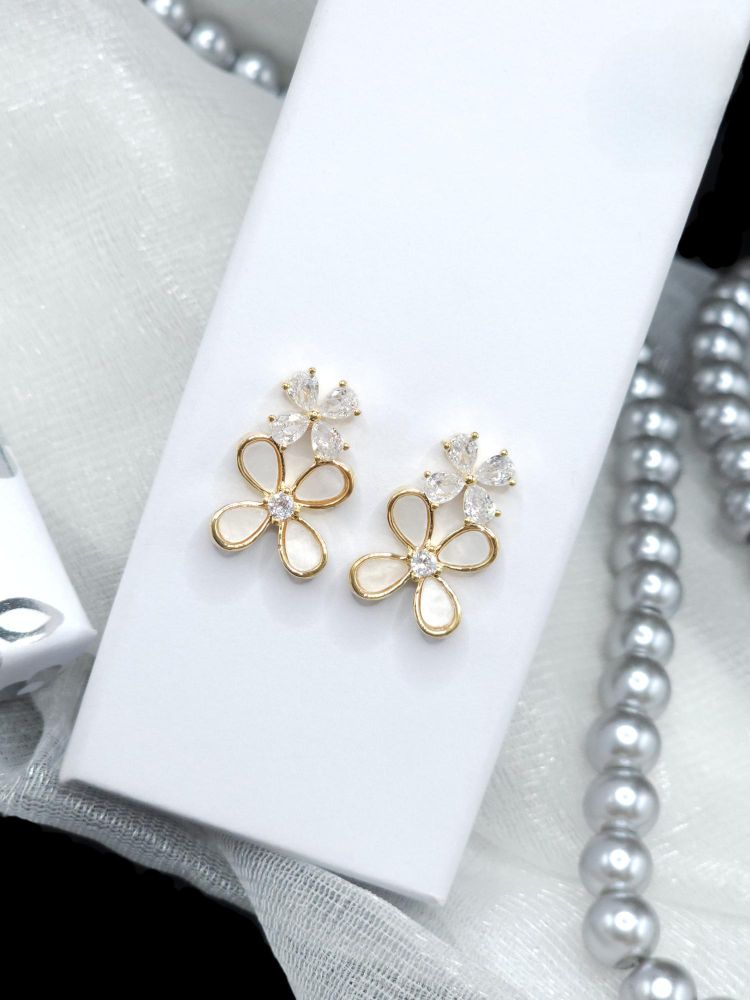 Premium Earring Flower Pattern