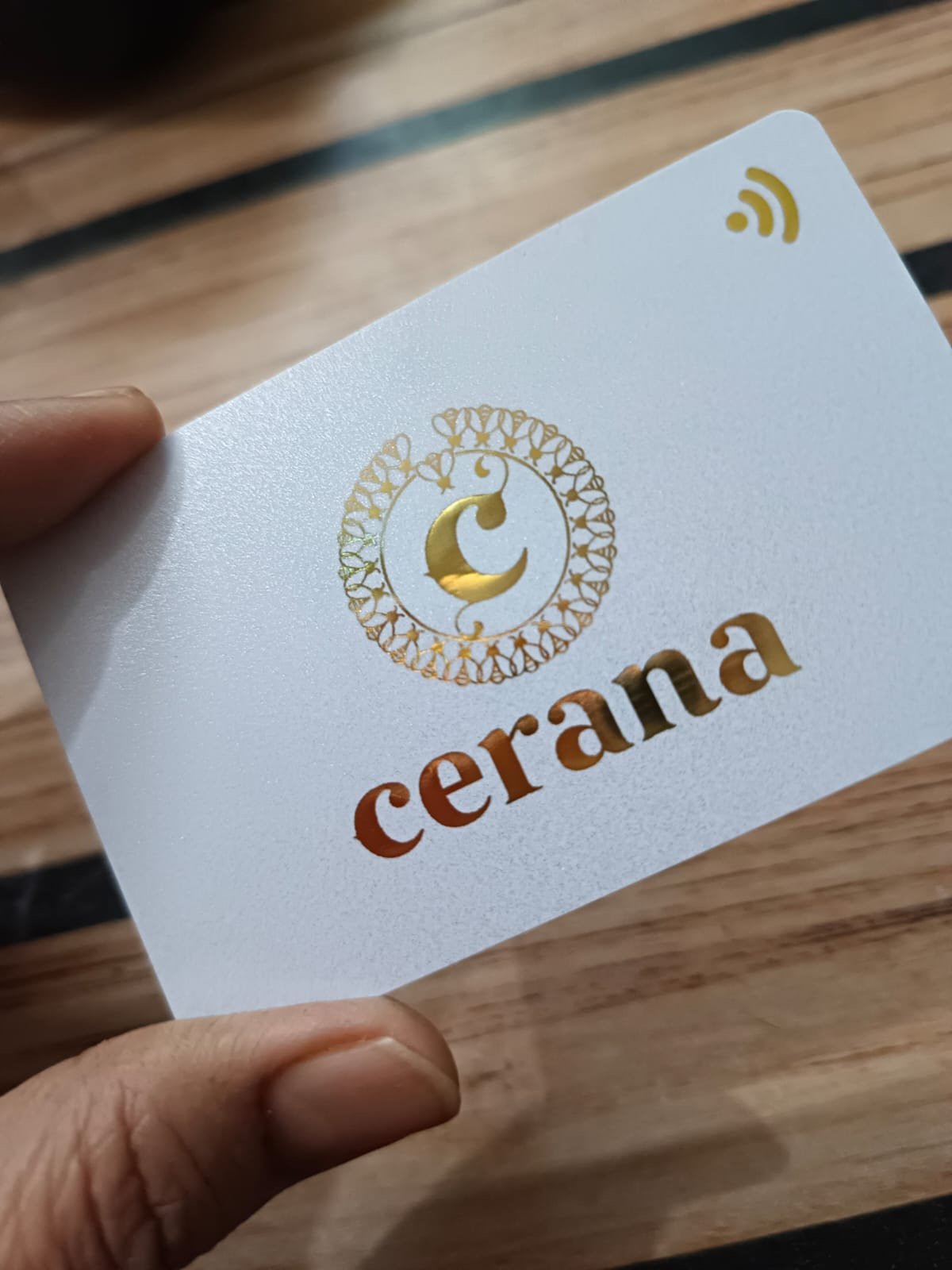 Smart Business Card White & Gold